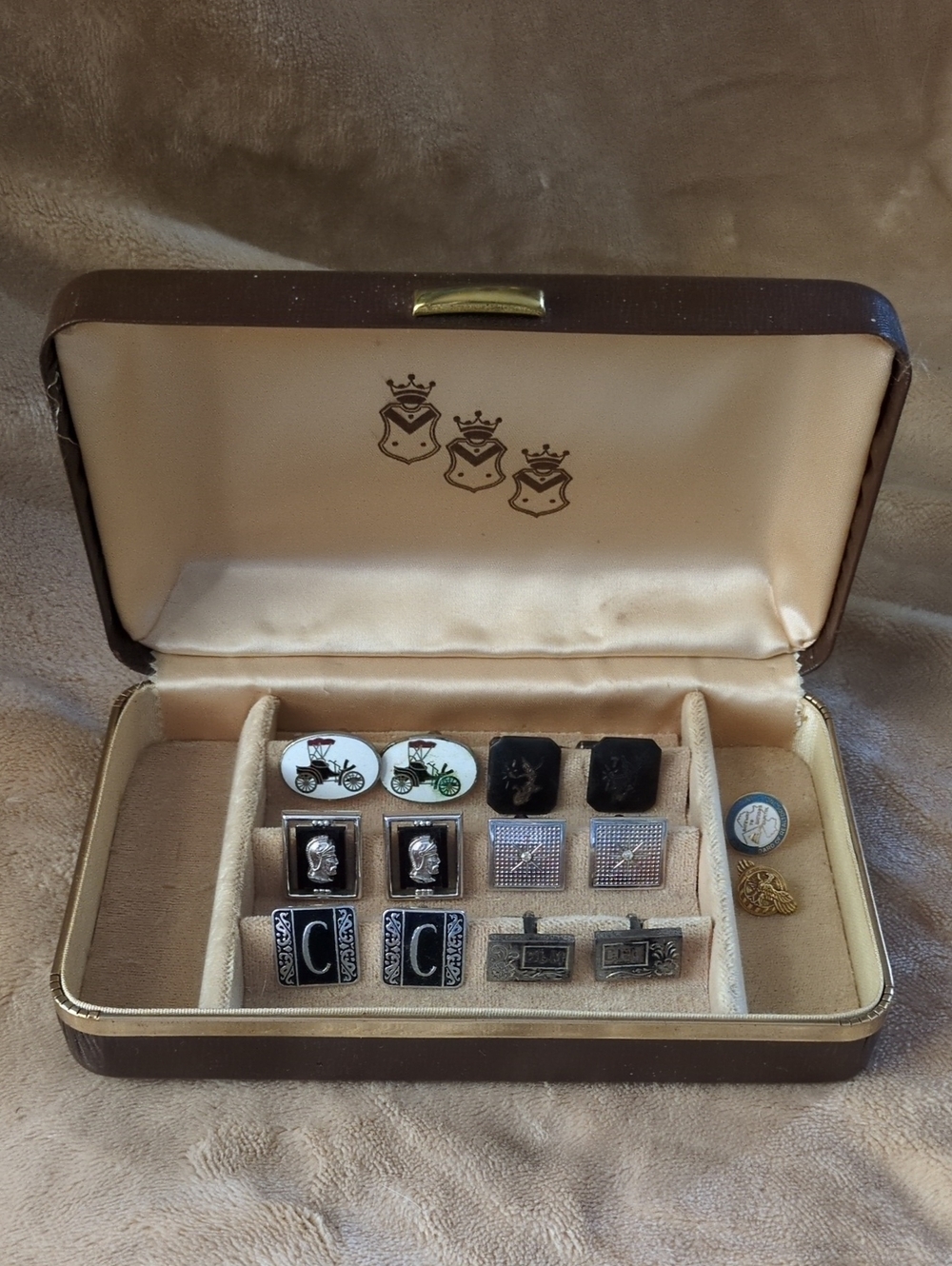 SWANK Men's Cufflink Set in Black and Silver